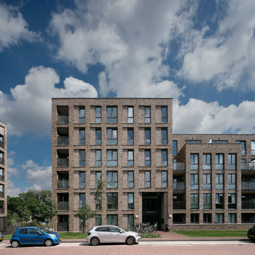 Kunststof kozijnen en Houten kozijnen voor 201 sociale huurwoningen in Ede Overzichtsfoto van het project Op Enka.